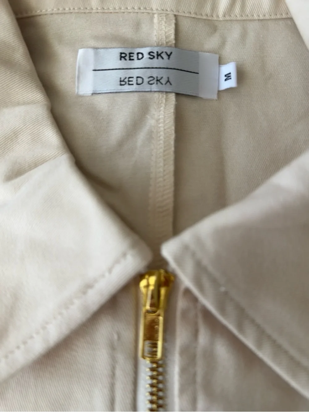 Red Sky Unisex Boilersuit in Creme NWOT
Size Medium
Heavy Cotton Jumpsuit - Picture 5 of 6